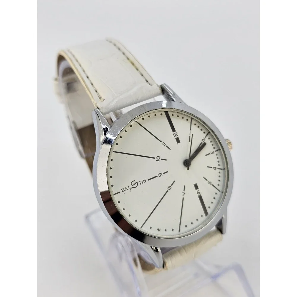 Unisex‎ Analog Watch 40MM White Dial White Faux Leather Bands New Battery